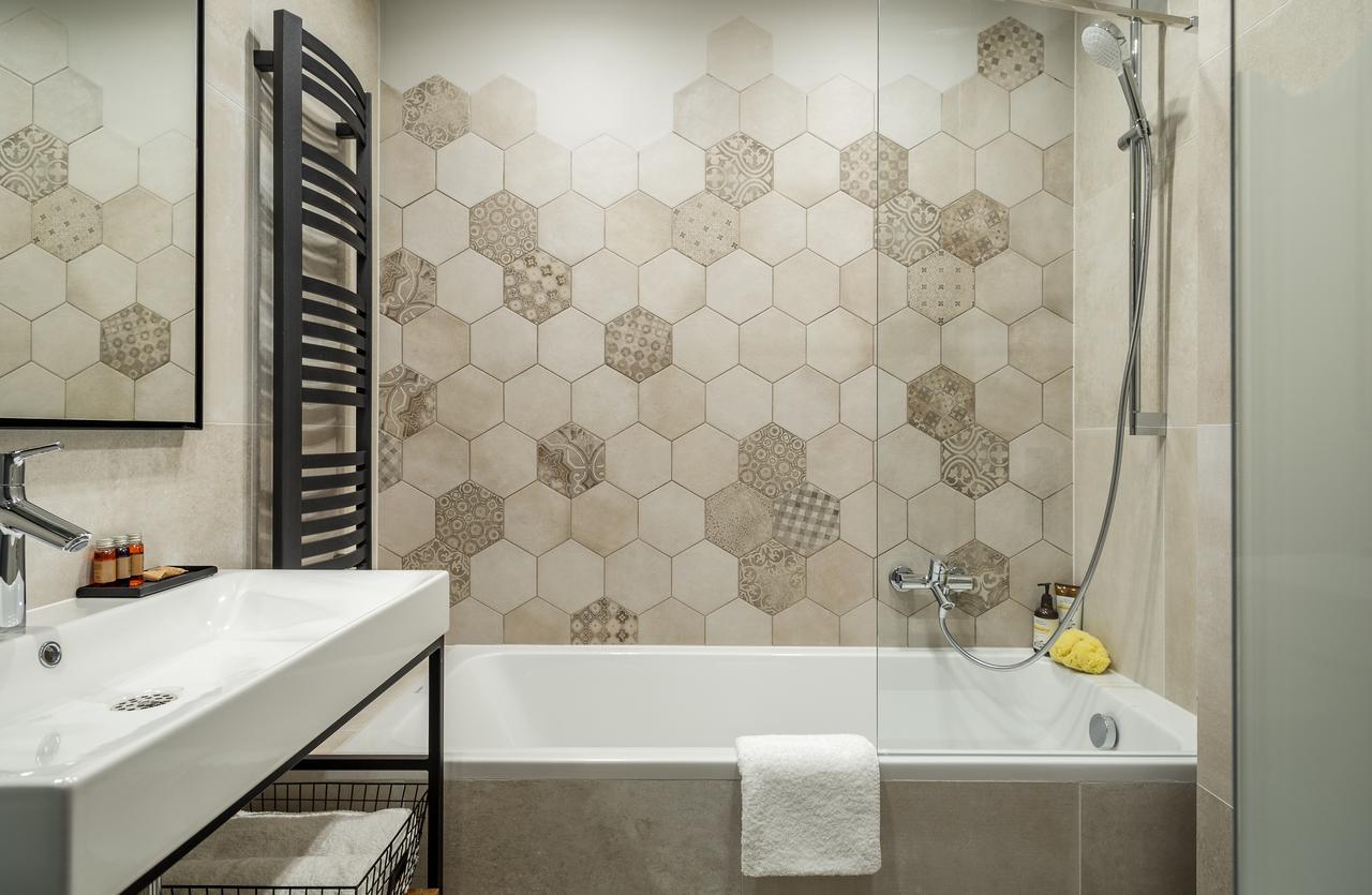 Bed and Breakfast Biala Owca Zakopane Exterior foto Bathroom with shower and bath
